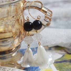 复古气质白色仿珍珠喇叭花形状耳饰黑白撞色简约氛围感耳环耳夹女