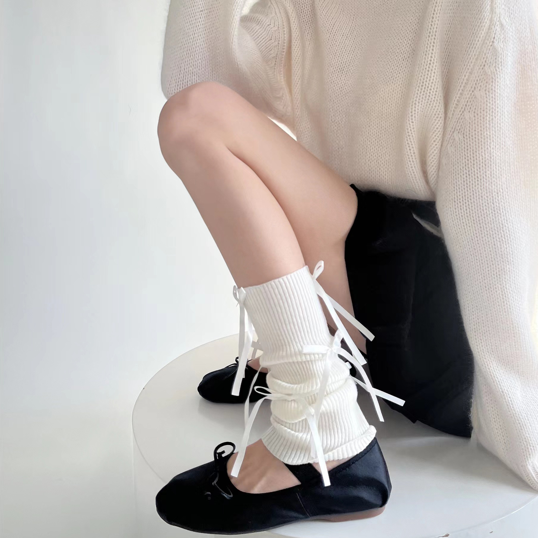 흰색 배경에 흰색 매듭