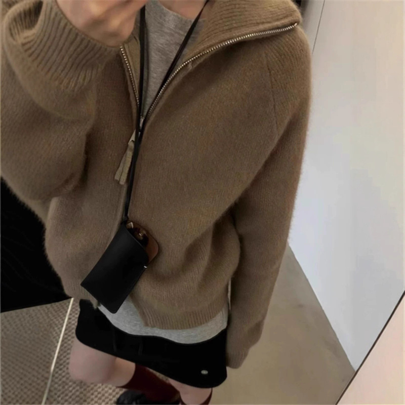 High-Neck Zipper Cardigan Women's Pure Wool Knitwear 2025 Autumn and Winter European Style Stand-Up Collar Knitwear Loose Thickeneded Knitwear Jacket High-Neck Zipper Cardigan Women's Pure Wool Knitwear 2025 Autumn and Winter European Style Stand-Up Collar Knitwear Loose Thickeneded Knitwear Jacket