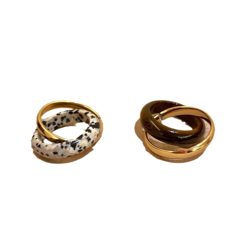 Anello largo scultoreo con texture intrecciata stile unisex_voghion.com