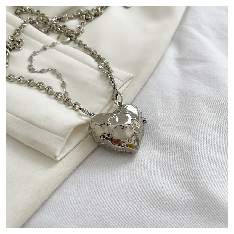 Street Occasion Women's Mini Metal Heart Shape Streetwear Heart-shaped Magnetic Buckle Shoulder Bag Crossbody Bag