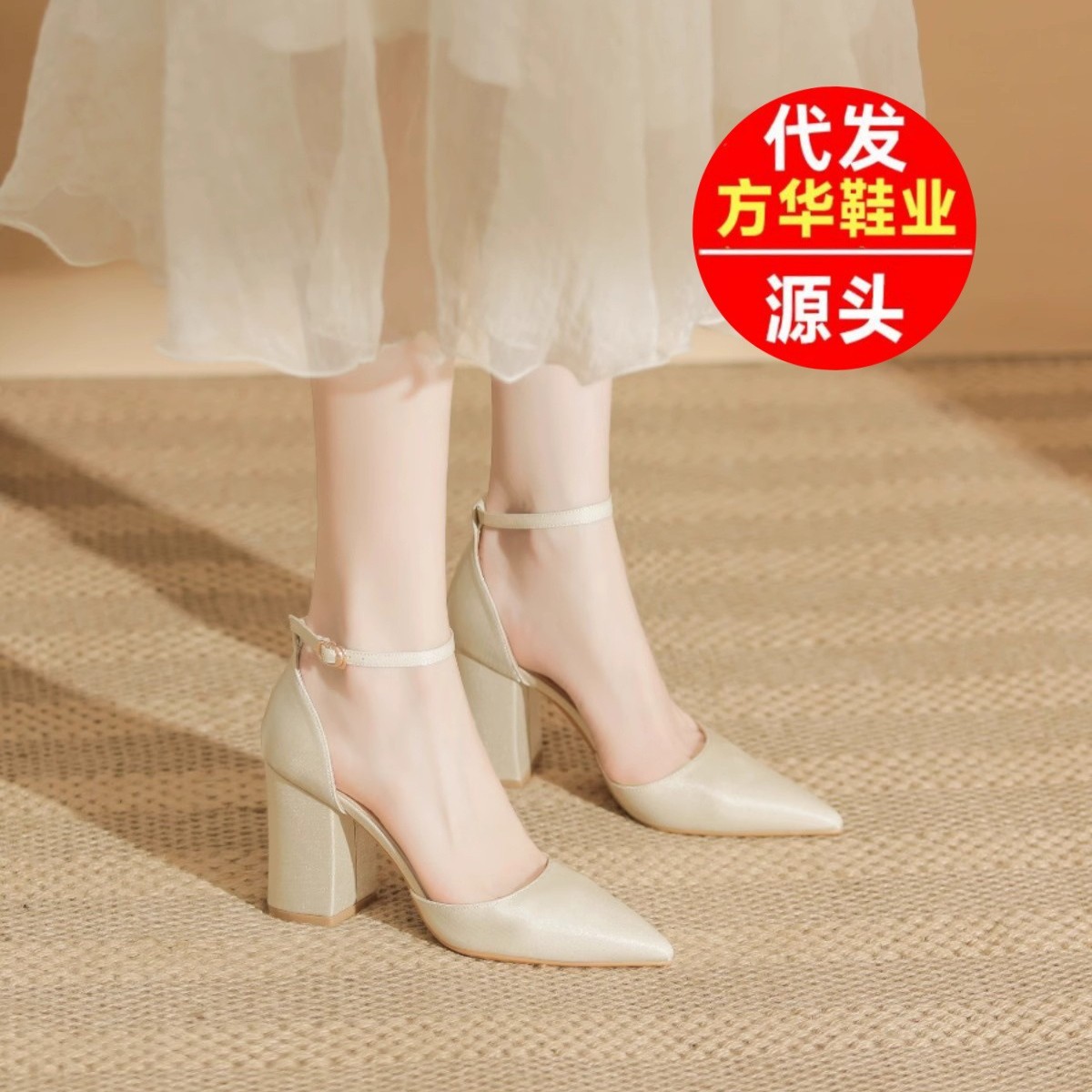 2026 nuevo estilo de verano elegante estilo de tacones gruesos de moda confortable una hebilla zapatos de tendencia
