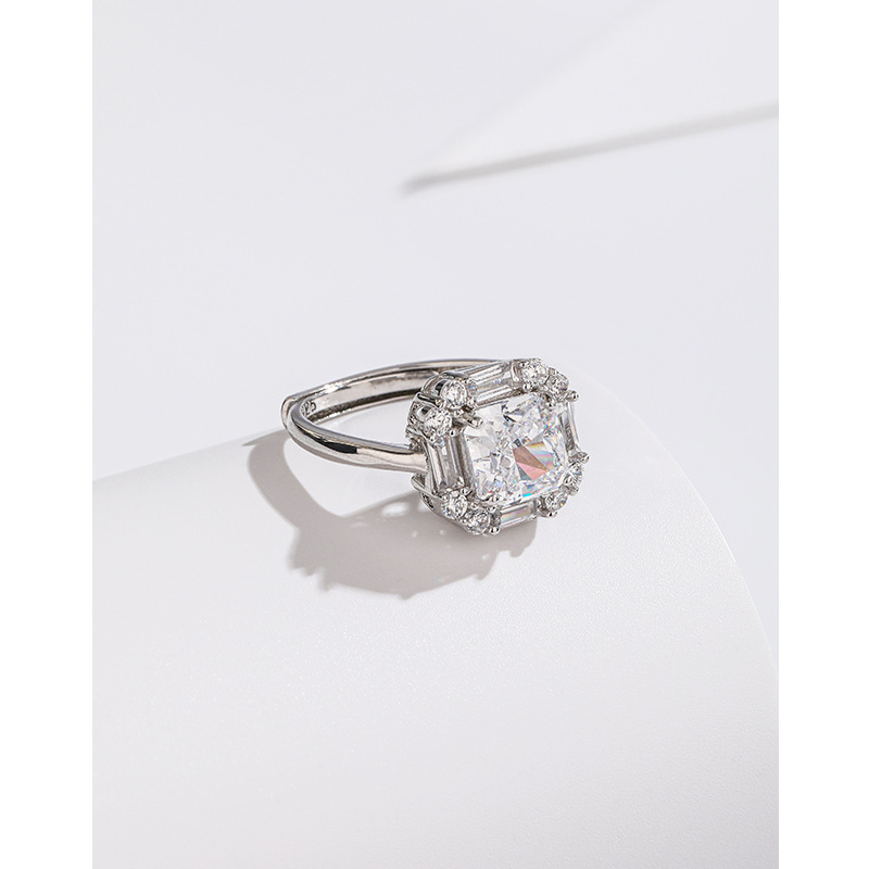 S925 plata esterlina de alto carbono diamante cuadrado bolsa diamante anillo de luz de lujo alto sentido nicho diseño diamante incrustado hielo flor corte anillo para las mujeres