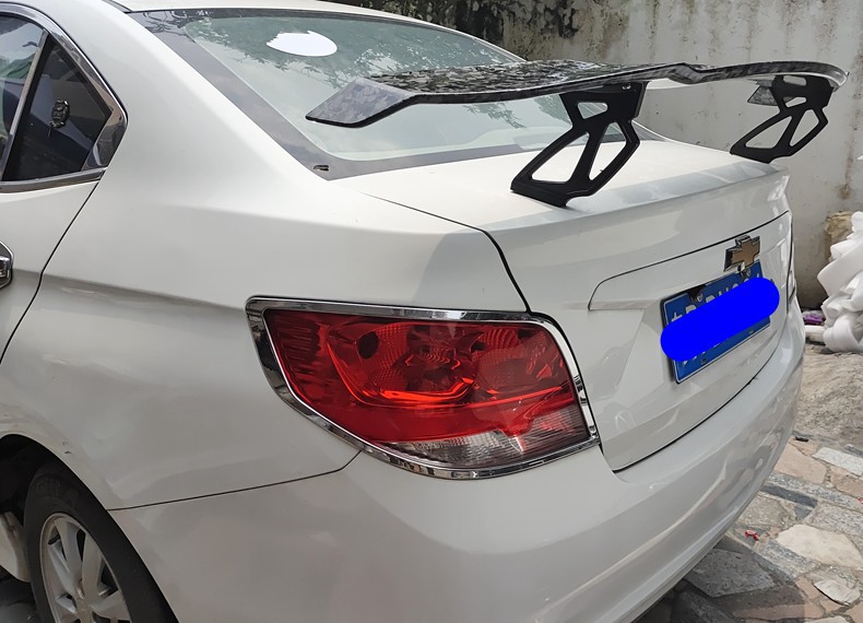 Universal Car Modification Large Rear Wing for Sedan, Perforated High-End Wind Wing V-Style, No Adhesive Required, Windproof, No Installation Needed, Spoiler