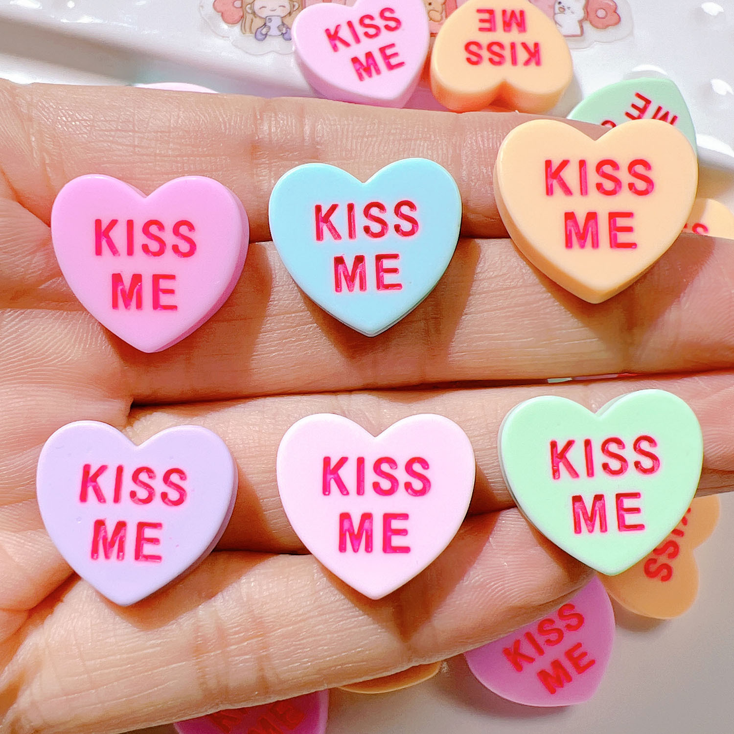 树脂配件批发diy配件手工材料鞋扣水杯贴奶油胶发饰爱心kiss me
