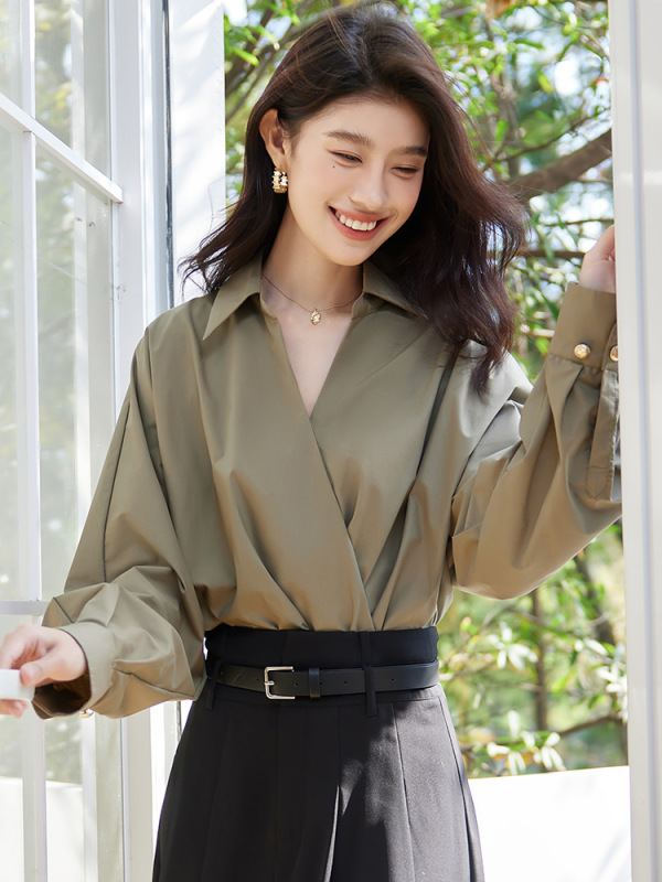 对白法式V领设计感衬衫女2025秋季新款衬衣气质简约别致通勤上衣|undefined
