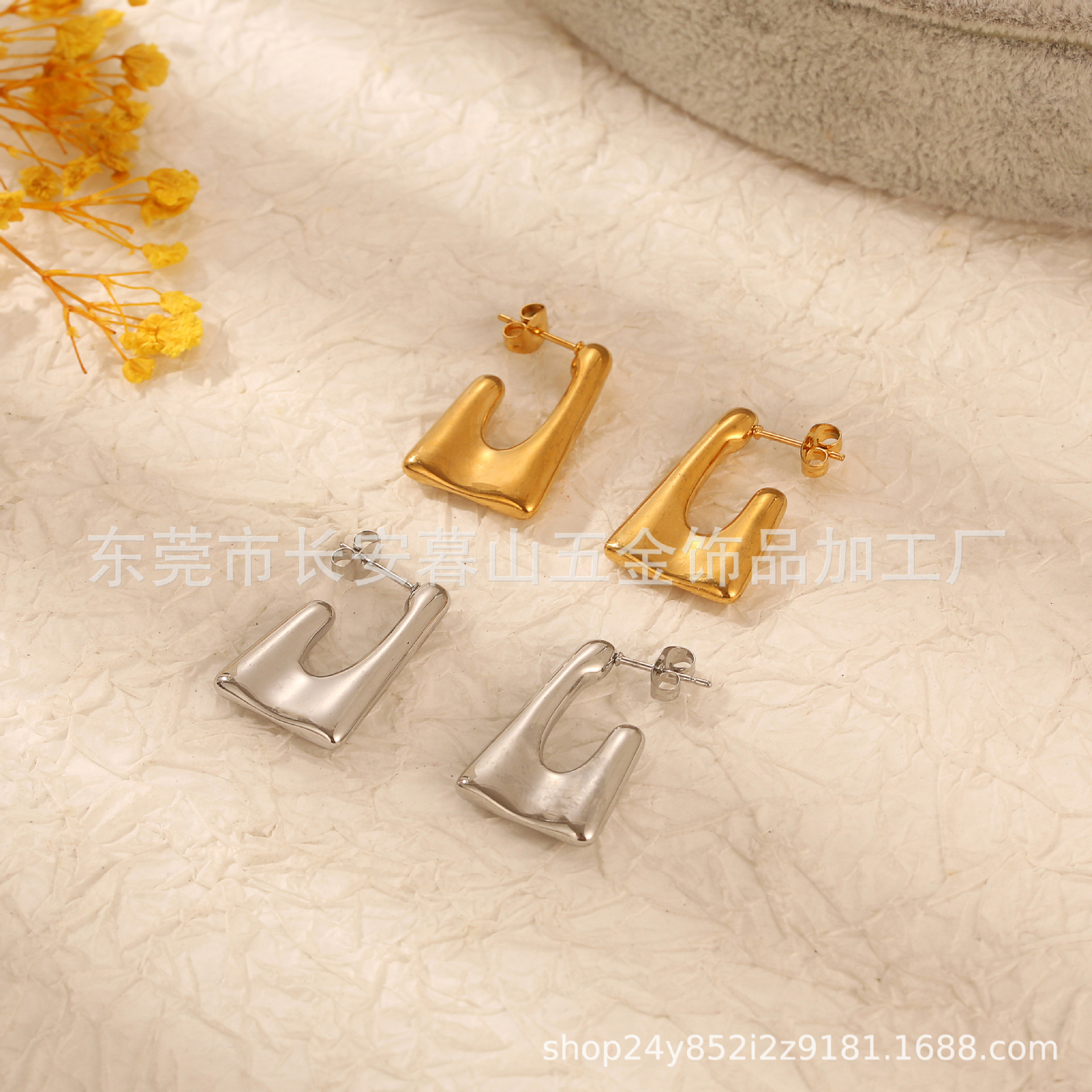 INS europeos y americanos irregulares de las Mujeres 18K de oro pendientes de acero inoxidable nicho de diseño gancho de acero de titanio de la joyería del oído