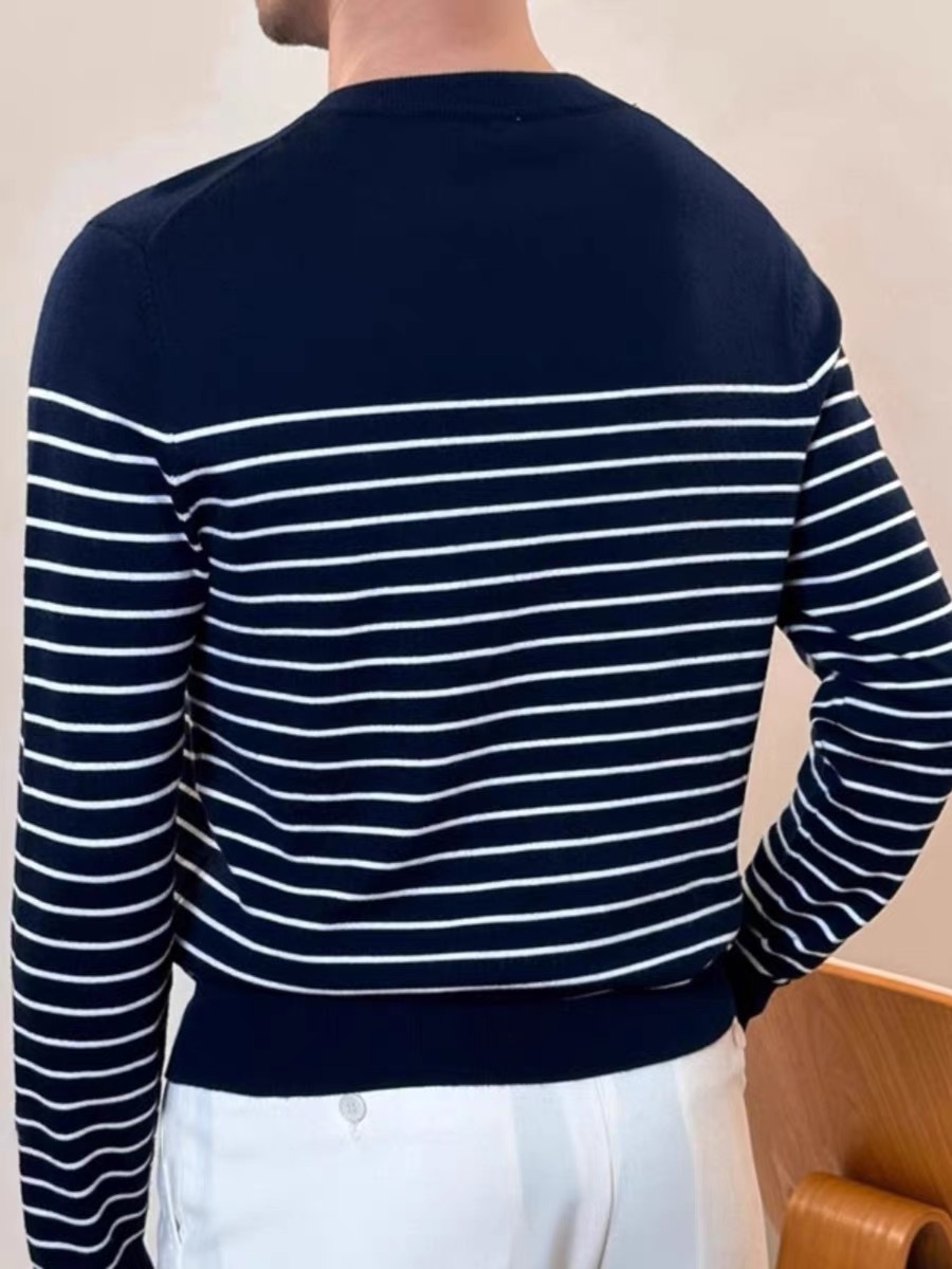 Otoño y invierno nuevo estilo de hombre cuello redondo clásico camisa de punto a rayas blusa de punto casual suelta con mangas medias cubierta corta