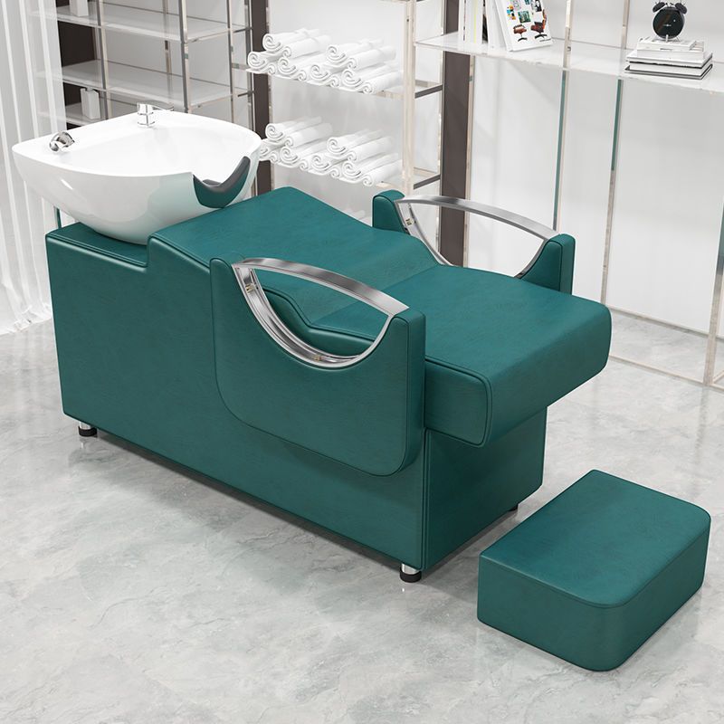 Luna plateada cama verde con lavabo blanco