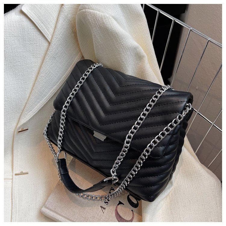 Women's Pu Leather Solid Color Fashion Buckle Shoulder Bag Tote Bag Crossbody Bag display picture 5