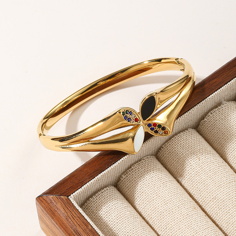 Fashion micro-inlaid three-dimensional flower stainless steel bracelet does not fade light luxury high-end micro-inlaid_voghion.com