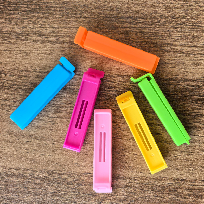 Fabricante Y pequeño plástico de 7cm de clip de sellado de alimentos té bocadillos de sello a prueba de humedad clip de impresión multicolor LOGO