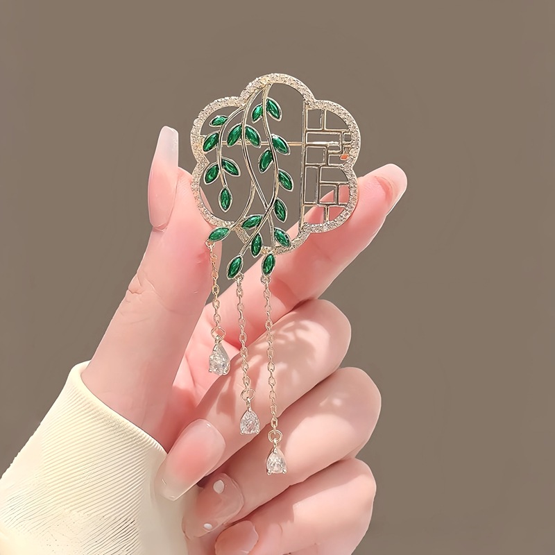 Retro brooch pearl