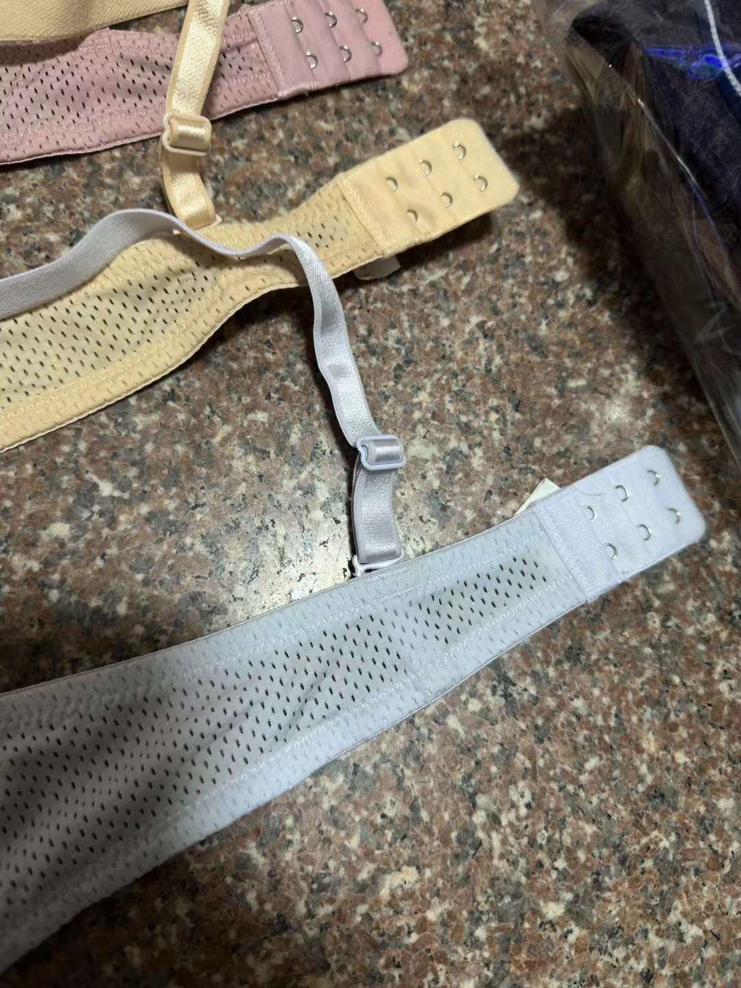 Sujetador de ropa interior mamá transfronteriza tres pechos delgada de mediana edad y ancianos sujetador inalámbrico de algodón empuja hacia arriba más el sujetador de tamaño al por mayor