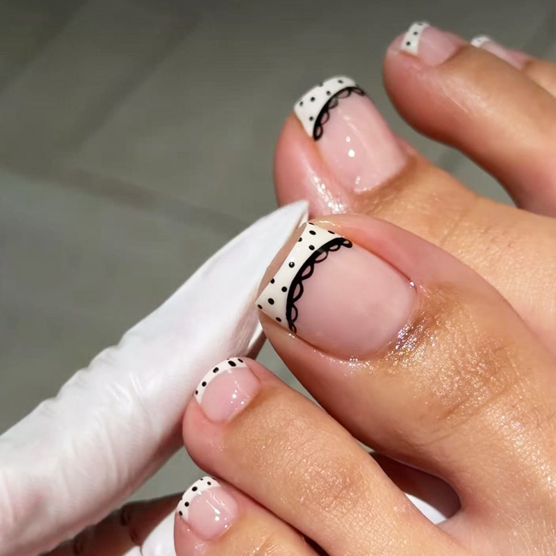 Cross-border bestseller: Sweet girl style black lace polka dot French-style toenails, summer skin-brightening, 24-piece set, short square-shaped fake toenails Cross-border bestseller: Sweet girl style black lace polka dot French-style toenails, summer skin-brightening, 24-piece set, short square-shaped fake toenails