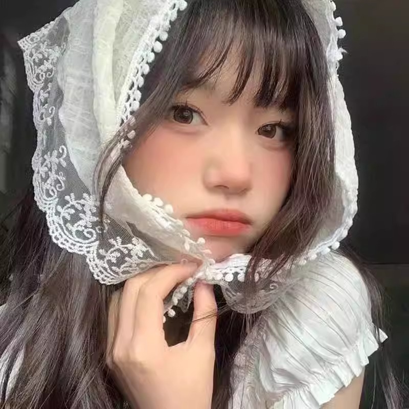 Toalla triangular de encaje hecha a mano de punto retro francés para viajar Turbante de estilo literario de temperamento dulce 2025 nueva diadema