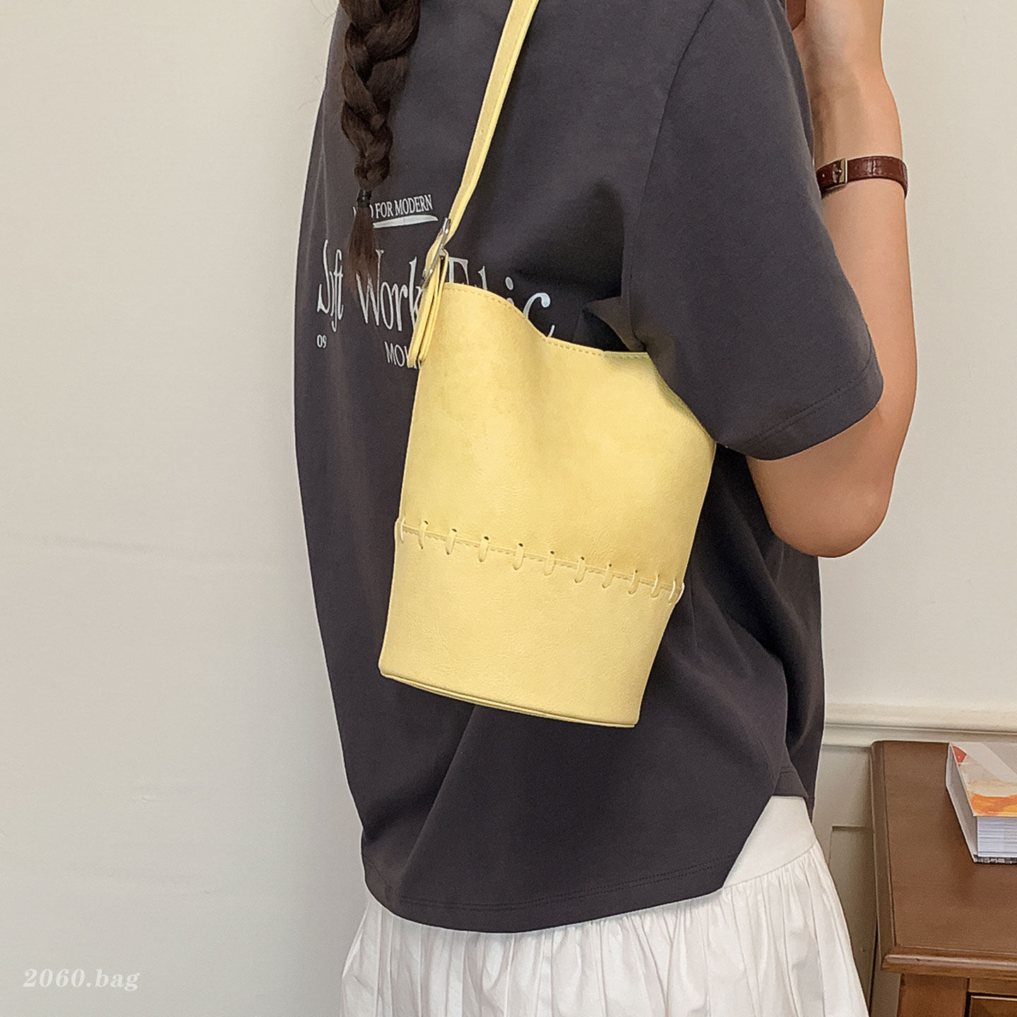 2026 cubo de moda dopamina hombro de verano suave nuevo nicho simple exquisito bolso de mochila coreano mujer