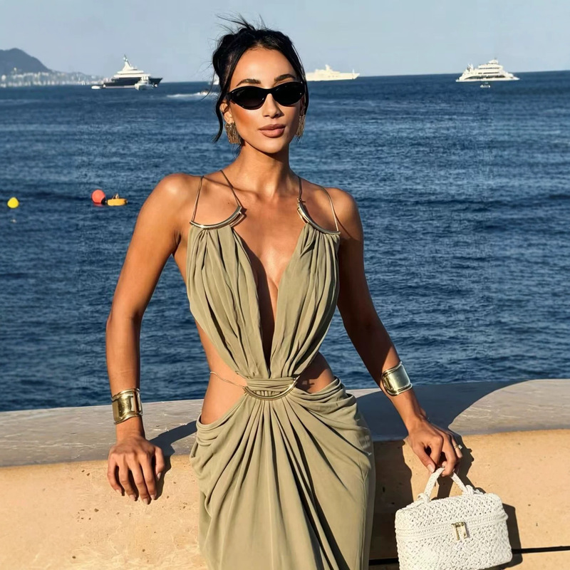 New European and American cross-border brand metal halter neck deep V side cutout pleated slim-fit sexy beach dress long skirt New European and American cross-border brand metal halter neck deep V side cutout pleated slim-fit sexy beach dress long skirt