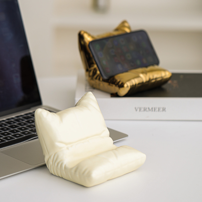 Modern Home Chinese Style Fresh Sofa Ceramic Mobile Phone Holder Crafts Ornaments Cartoon Creative Tablet Support Stand