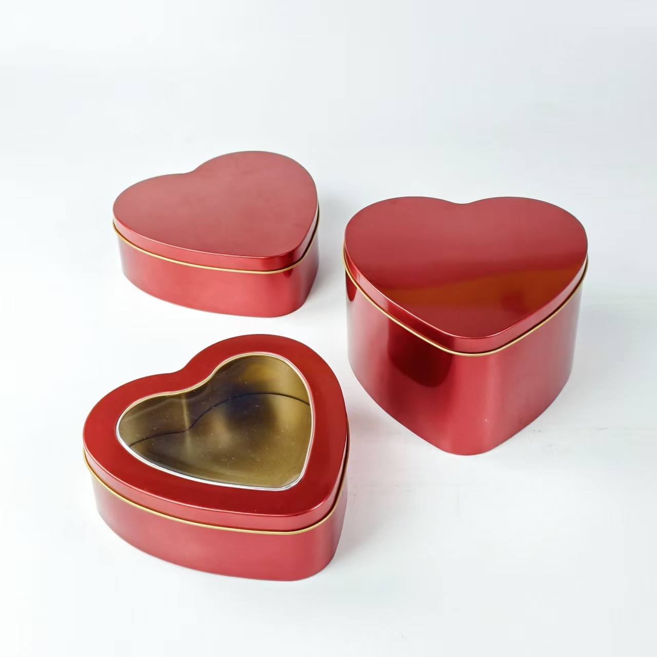 ����ϲ�Ǻ������������к�ɫ�ǹ���װ�а�����logo������Ʒ��