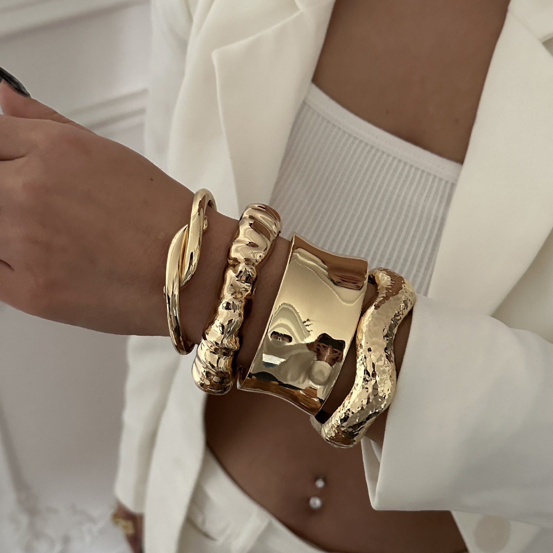 56g Weight Bangle Classification Alloy Chain Material 1 Piece Quantity Daily Occasion Alloy Material Solid Color Pattern Women's Gender Plating Design Exaggerated, Simple Style Style Exaggerated Simple Style Solid Color Alloy Bangles Wholesale 2