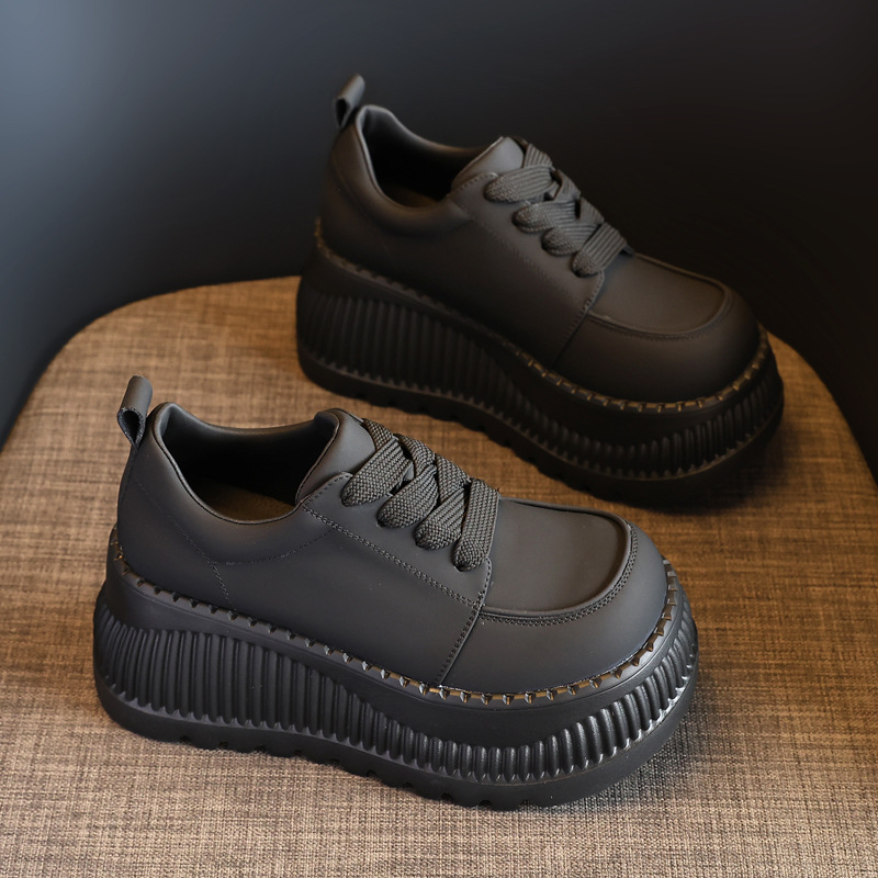 Giày sneaker nữ đế dày tăng chiều cao bên trong, đế bánh xốp mềm mại — Màu đen