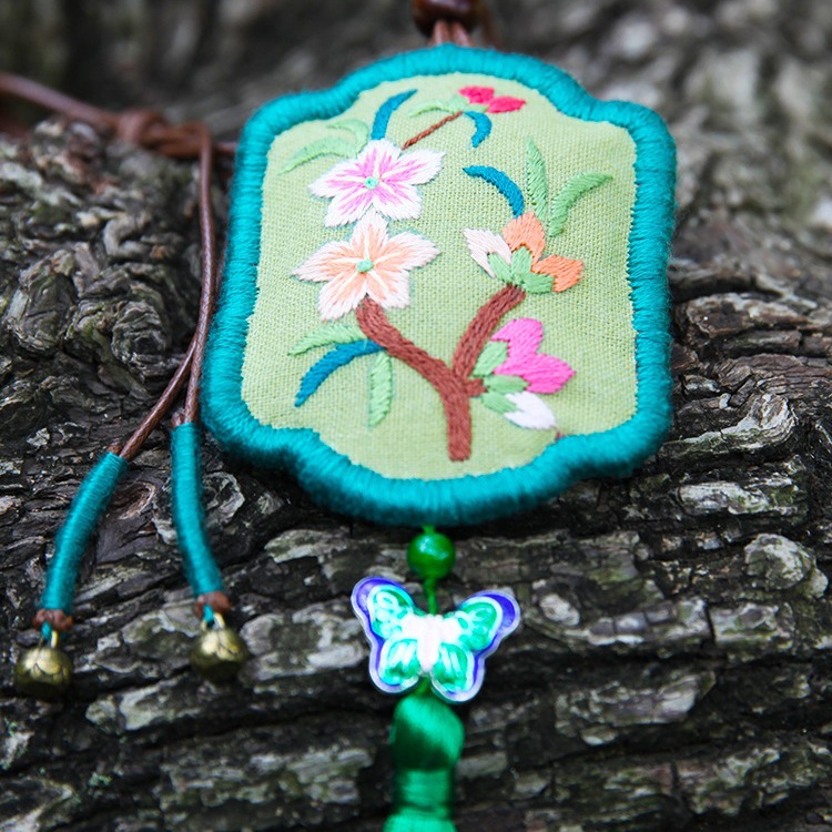 Nuevo Lu Bordado Diy Paquete de material hecho a mano Bordado Bolsita creativa Regalo de punto de cruz Bolsita colgante de estilo antiguo