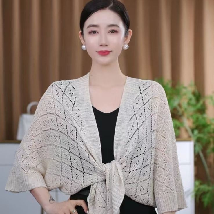 Knitted spring and summer new hollow-out shawl, stylish and versatile, perfect for air-conditioned environments, protects the neck and shoulders, provides sun protection, and conceals the body
