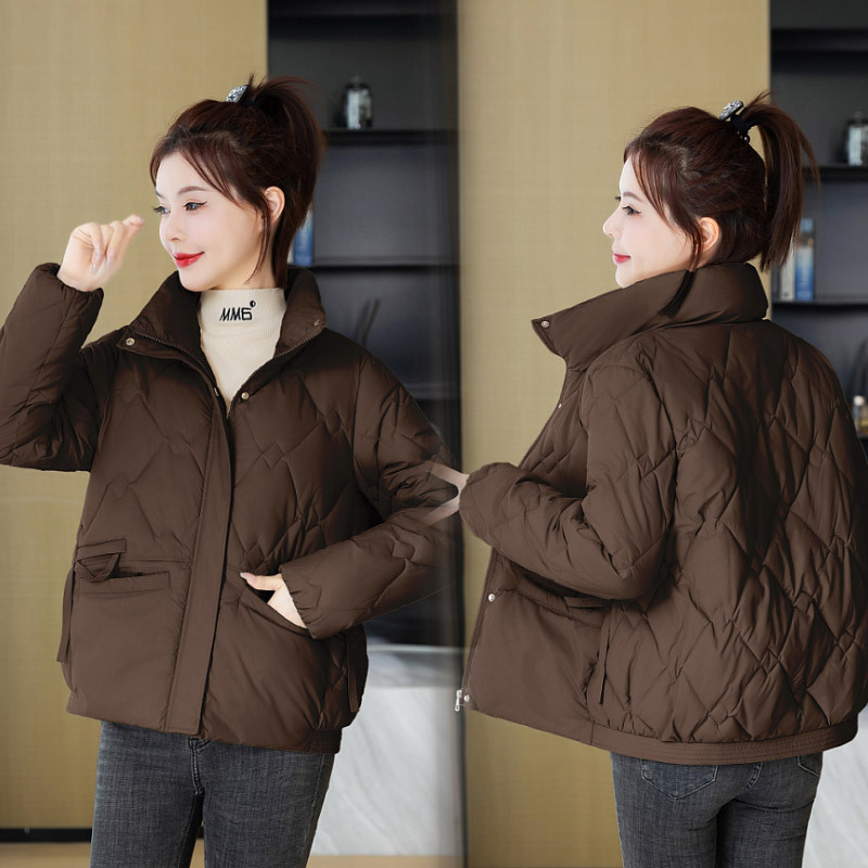 2024 otoño y invierno nuevo estilo coreano chaqueta de algodón de pluma mujer pequeña corta de cuello vertical temperamento chaqueta de algodón de diamante moda image 4