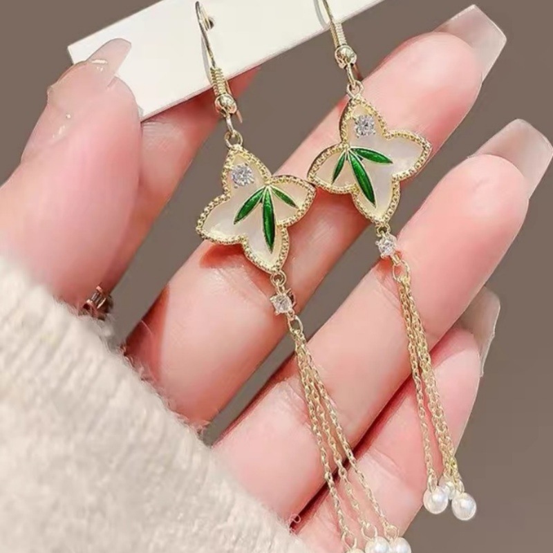 Retro earrings pearl with tassels