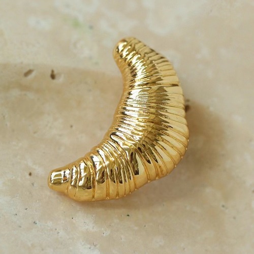 Fever-style horn bag brooch for women, suitable for all seasons, temperament, stereoscopic and cute, new fashion and personalized brooch.