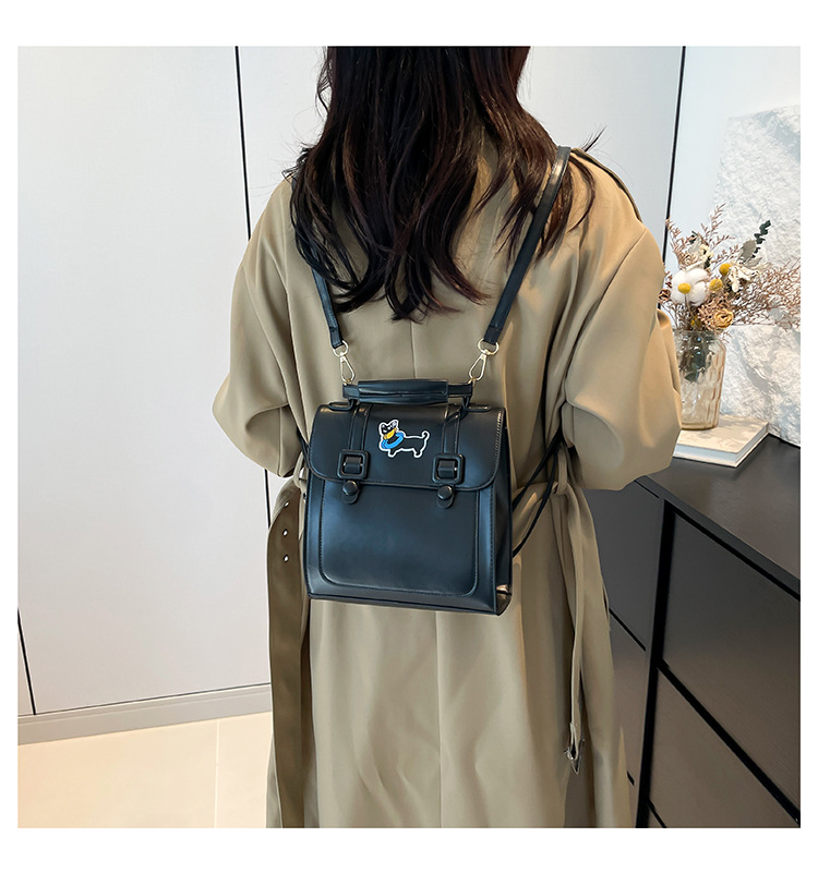 A new 2024 French retro backpack for women, a trendy and versatile single-shoulder bag with a large capacity for commuting undefined