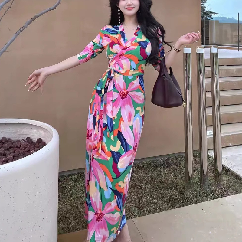 Spring and Summer Retro-Style Printed Wrap Dress with Waist Tie, One-Piece V-Neck Dress, Slim Fit, Hip-Hugging Long Dress, Cross-Border