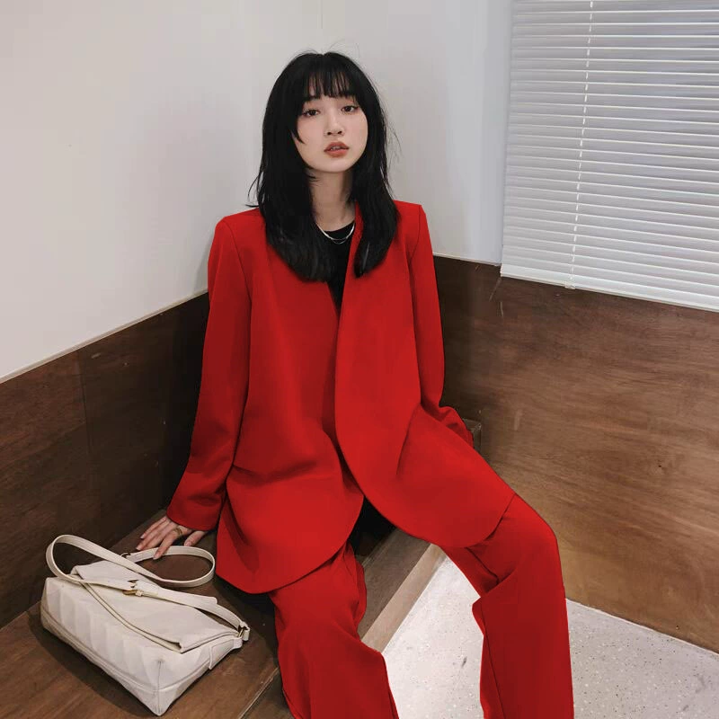 Новый маленький костюм цвета хаки осенью 2024 года