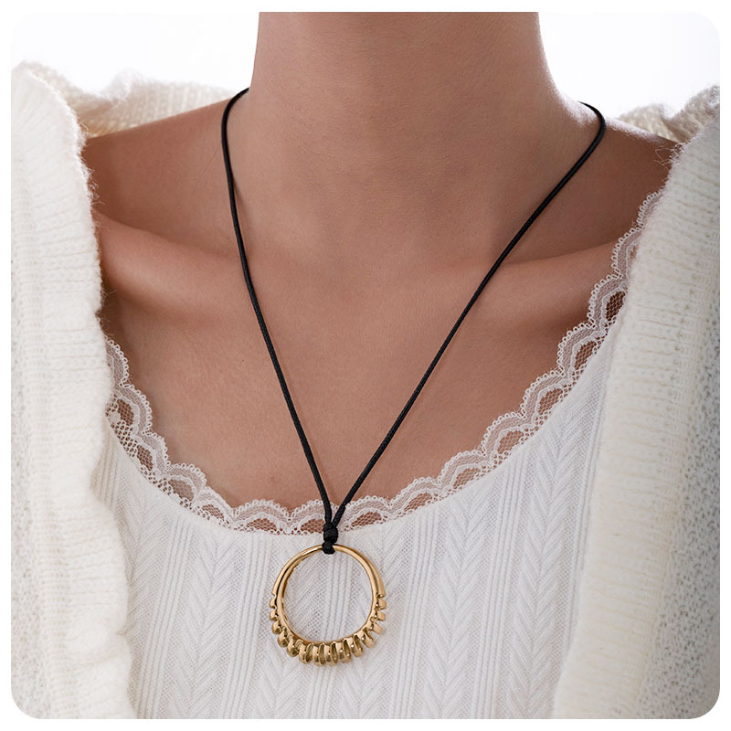 TENA retro anular hueco estilo largo collar de suéter de acero inoxidable 18K dorado collar de cuero al por mayor image 3