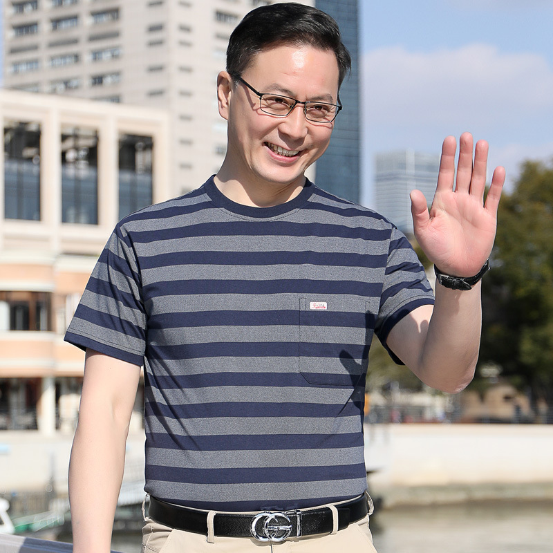 2024 nueva camiseta de manga corta para papá para hombres de 40 a 50 años de edad, de mediana edad y ancianos, seda de hielo, cuello redondo, rayas para hombres al por mayor