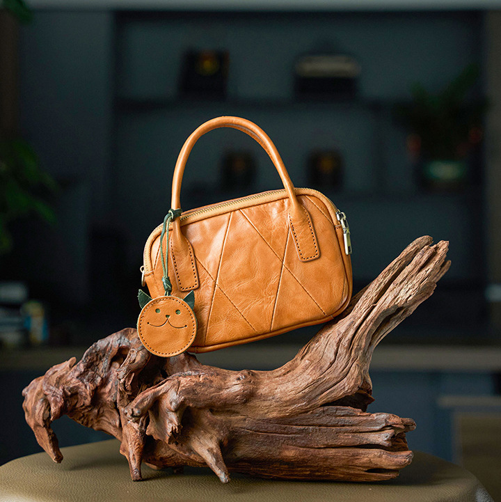 Genuine Leather Handmade Bowling Bag For Women New Retro Style Crossbody Vegetable Tanned Cowhide Versatile Handheld Pillow Bag - Thumbnail 3