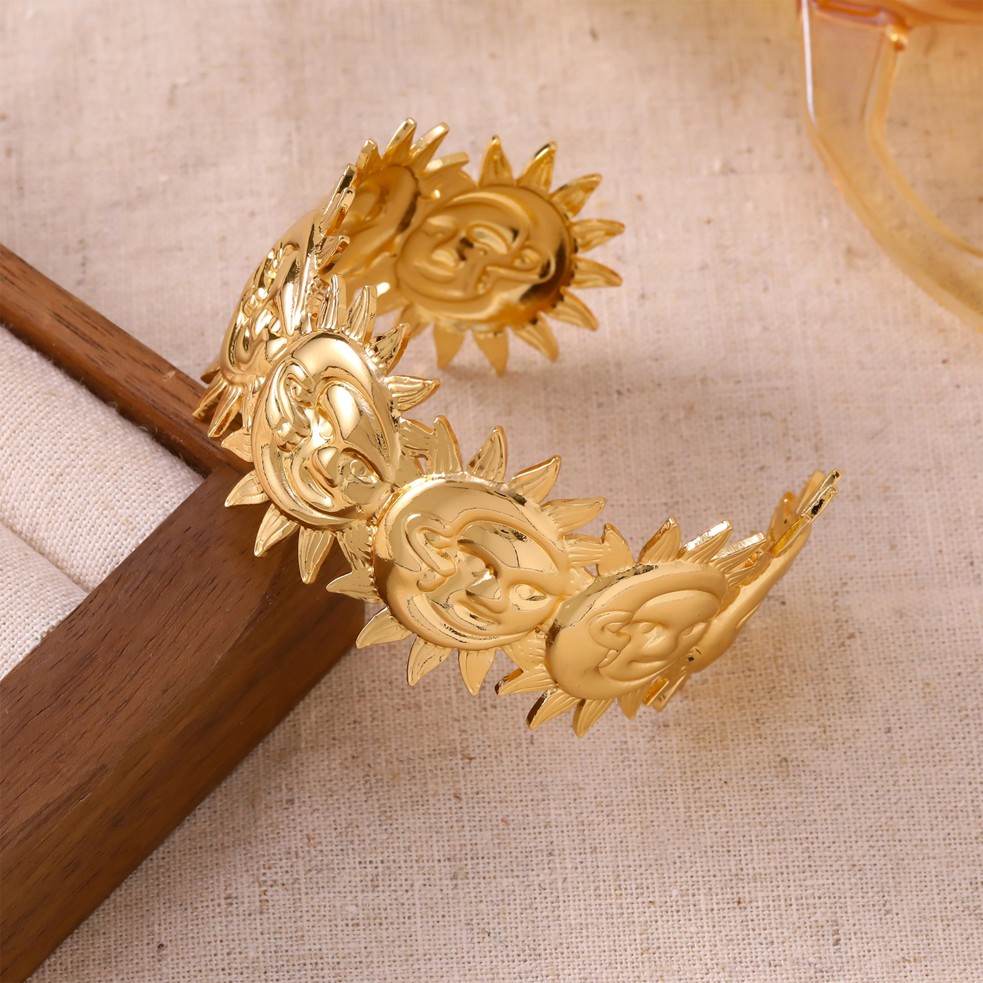 Golden bracelet solar-powered