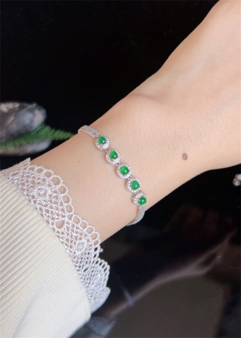 Vòng tay ngọc bích tự nhiên băng mặt trời 925 bạc dát mặt trứng bầu khóa an toàn chi tiết 3