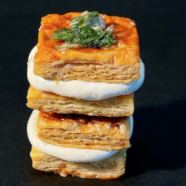 万德福香葱奶香牛轧酥动物黄油葱油千层酥拉丝 休闲直播 厂家直销