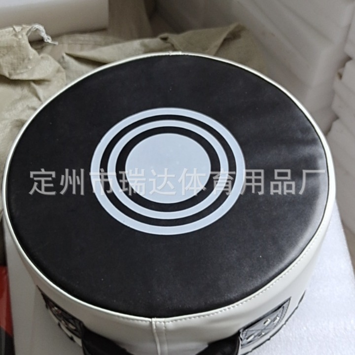 흰색 테두리 검정색 표면