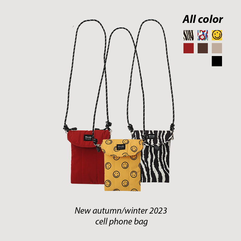 Acolchado pequeño bolso de hombro nicho de alta calidad ligero teléfono móvil pequeño bolso de las mujeres pequeño bolso para caminar crossbody embalaje teléfono móvil