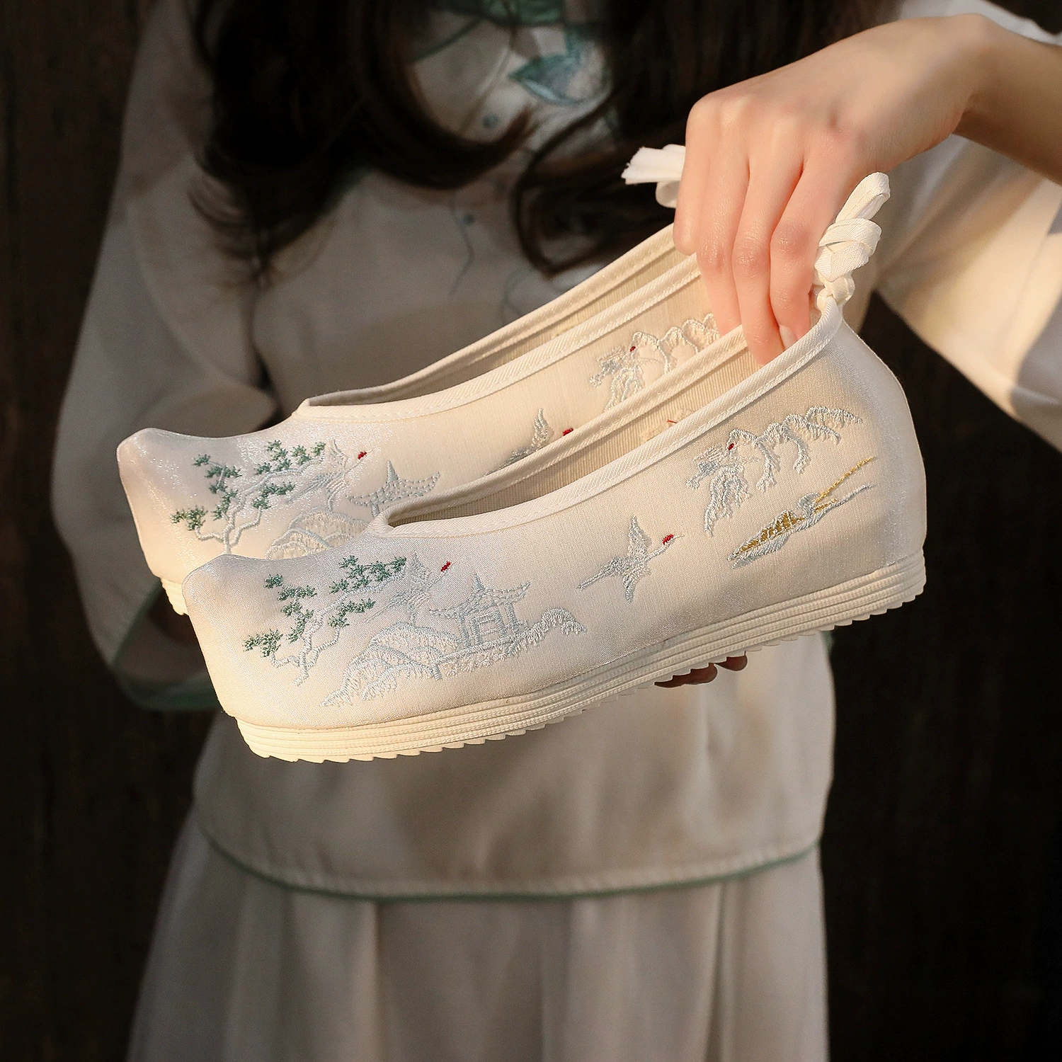 [Живописный] Китайская одежда, обувь, новая старинная обувь, весенняя обувь, увеличилась внутри студентов с помощью старинной элегантной вышитой обуви.