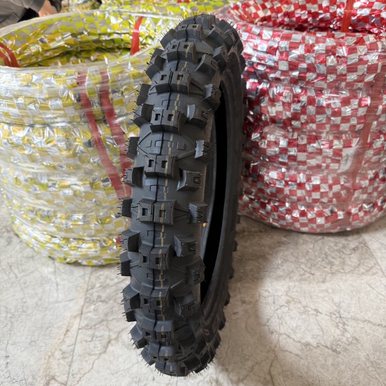Factory Direct Delivery Off-Road Mountain Motorcycle Tire 110/90-16 Inflatable Outer Tire with Long Lifespan, Anti-Slip and Thickened