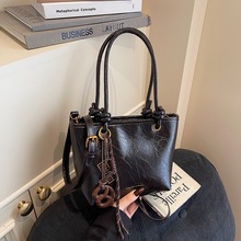 �������а���Ůʽ�ٴ��2025�¿����eб����n������ˮͰ����