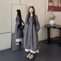怠惰な風の復古の格子は長い長袖のシャツを重ねて花の半身のスカートの女性の早い季節の新型のファッションのスーツの潮を着ます。