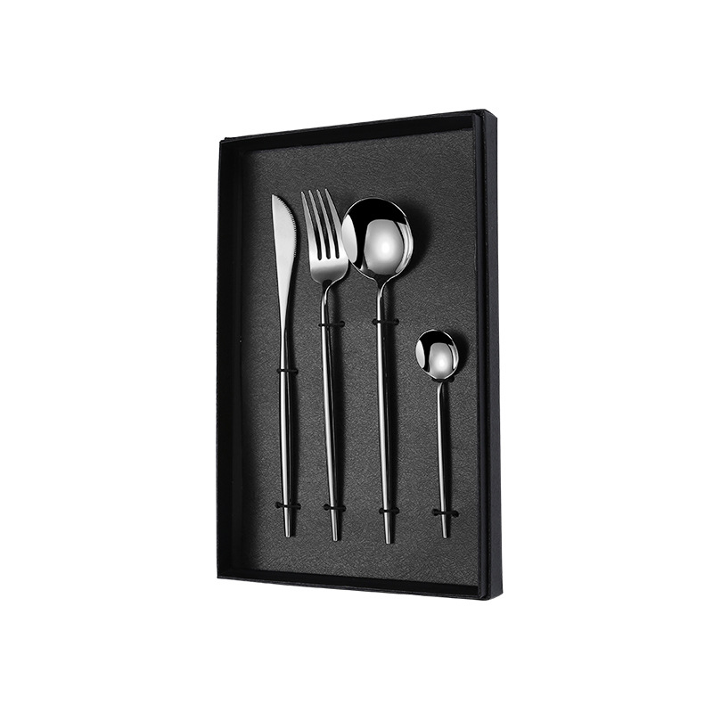 Portugisisk bestiksæt i rustfrit stål med guld finish_voghion.com