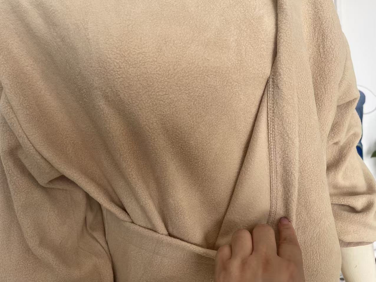 BK8837# Amazon Avrupa Amerika Sonbahar Kış Sınır Ötesi Düz Renk Kapşonlu Peluş Evcil Hayvan Cepli Geniş Kesim Sweatshirt Kadın