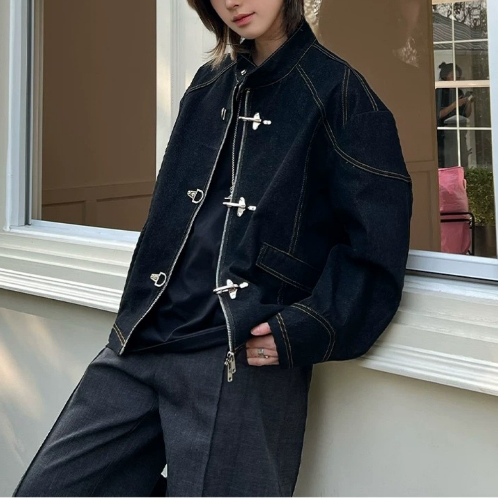 American retro design, airplane button denim jacket, unisex, with visible stitching, loose fit, casual and versatile black jacket.