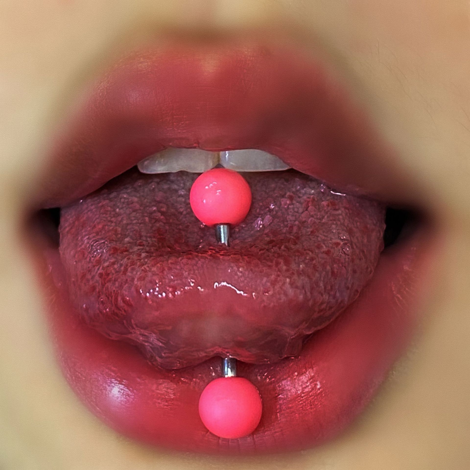 16G labret stud size and finish detail